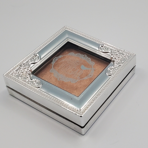 Pretty Vulgar – Shimmering Swan Highlighter - Picture 2 of 7